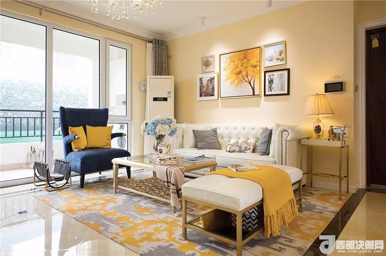 沙發(fā)背景墻選對(duì)裝飾畫，才能美了整個(gè)客廳空間！