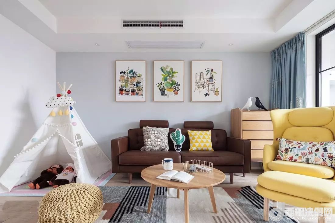 沙發(fā)背景墻選對(duì)裝飾畫，才能美了整個(gè)客廳空間！