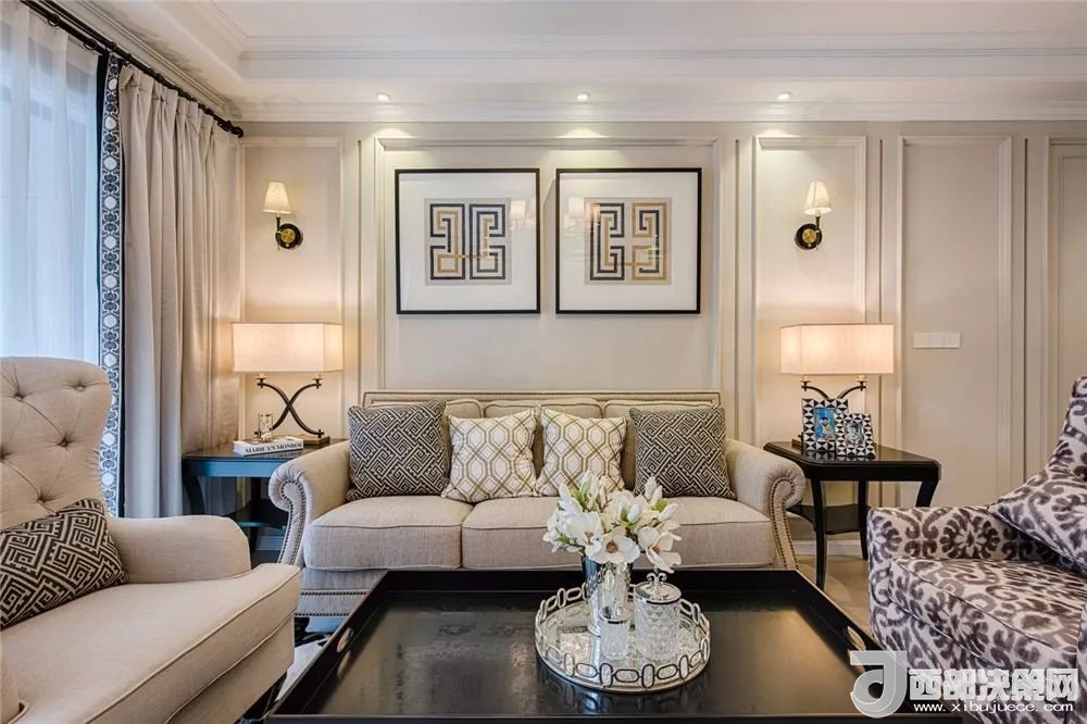 沙發(fā)背景墻選對(duì)裝飾畫，才能美了整個(gè)客廳空間！