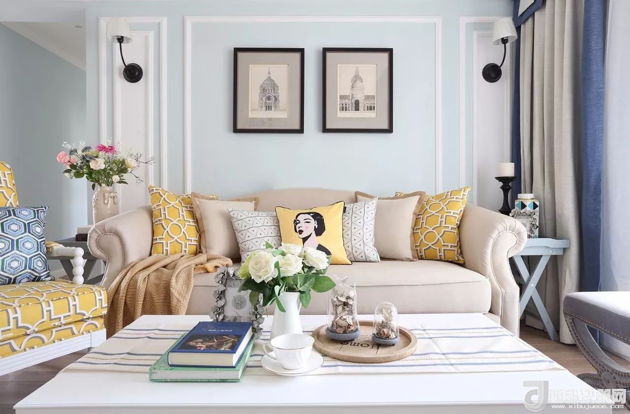沙發(fā)背景墻選對(duì)裝飾畫，才能美了整個(gè)客廳空間！