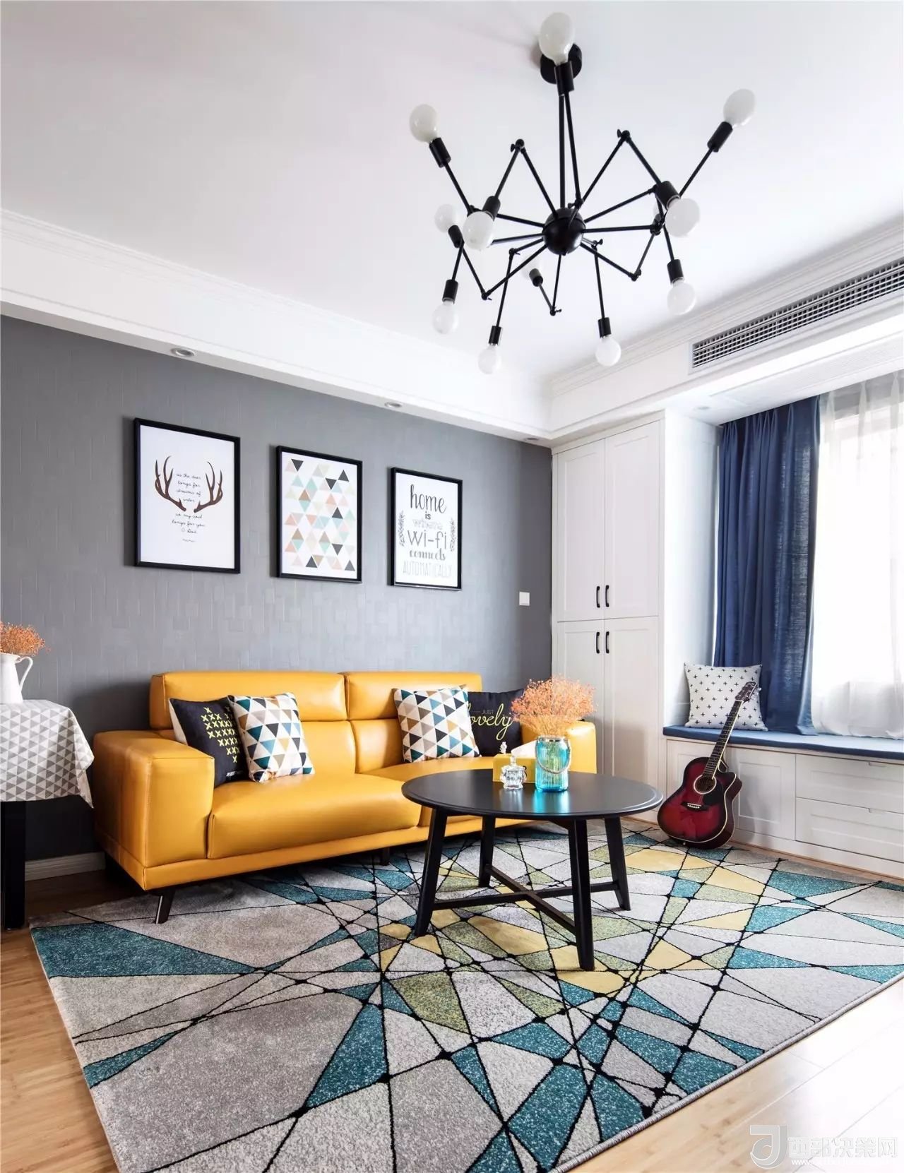 沙發(fā)背景墻選對(duì)裝飾畫，才能美了整個(gè)客廳空間！