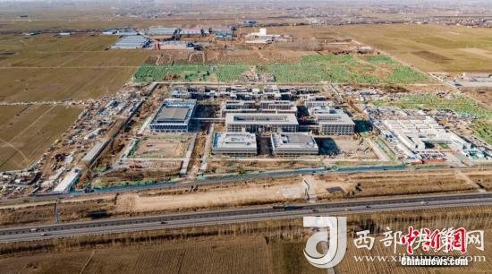 資料圖:“雄安第一標(biāo)”——雄安市民服務(wù)中心航拍。 中建三局供圖 點擊進(jìn)入下一頁