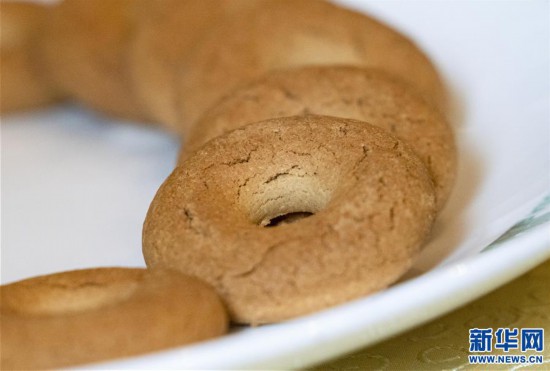 （專(zhuān)發(fā)新華網(wǎng)西藏頻道）西藏：青稞精深加工產(chǎn)業(yè)助力脫貧攻堅(jiān)(1)