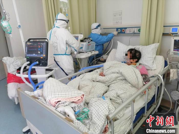 四川援助湖北醫(yī)生：幫患者打開心結(jié)，也是“良藥”