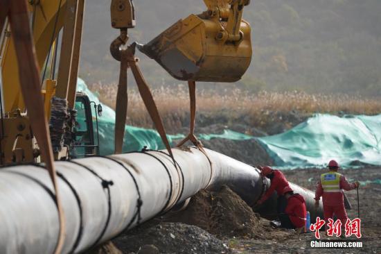 資料圖：天然氣管道施工現(xiàn)場。<a target='_blank'  data-cke-saved- >中新社</a>記者 蘇丹 攝