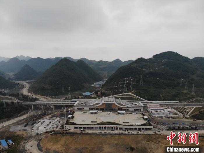 貴州省首條城際高速鐵路——安六鐵路開始聯(lián)調(diào)聯(lián)試。中國鐵路成都局集團(tuán)公司供圖