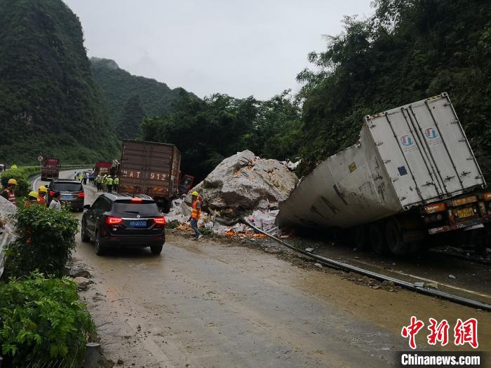 事故現(xiàn)場。　黃鵬 攝