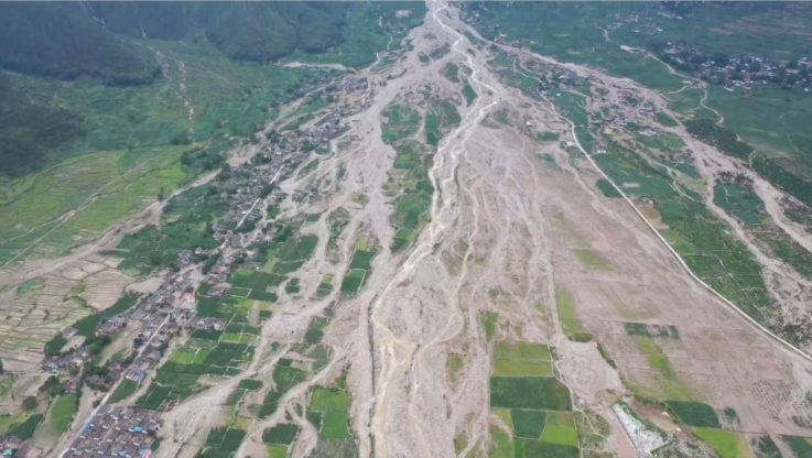 ▲圖為涼山冕寧山洪現(xiàn)場，來源：四川消防。