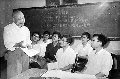 舍我其誰(shuí)報(bào)國(guó)志，碧血丹心愛(ài)國(guó)情