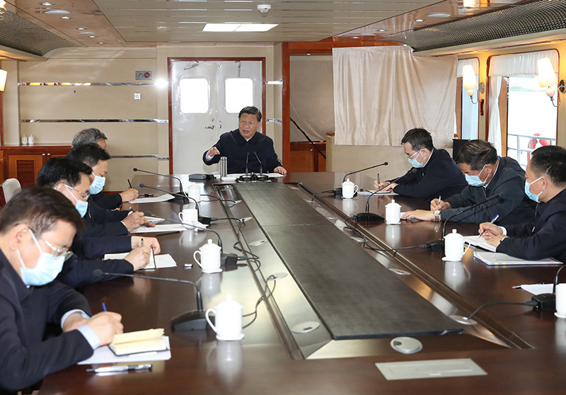 2021年5月13日，習(xí)近平總書記在河南南陽市淅川縣乘船考察丹江口水庫，聽取有關(guān)情況匯報(bào)。