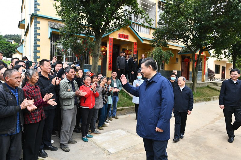 2021年4月25日，習(xí)近平總書記在廣西桂林市全州縣才灣鎮(zhèn)毛竹山村考察時，同鄉(xiāng)親們親切交流。新華社記者 謝環(huán)馳 攝.jpg?x-oss-process=style/w10