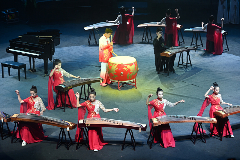 2024年1月21日，廣州，“第二屆粵港澳大灣區(qū)青少年音樂周”頒獎(jiǎng)典禮在融創(chuàng)廣州大劇院舉行。